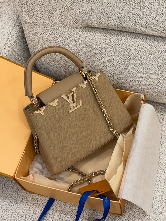 Louis Vuitton Capucines MM Bag