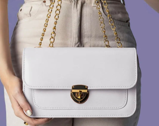 Trendy bag with golden chain