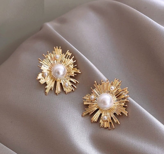 White Pearl Stud Earring